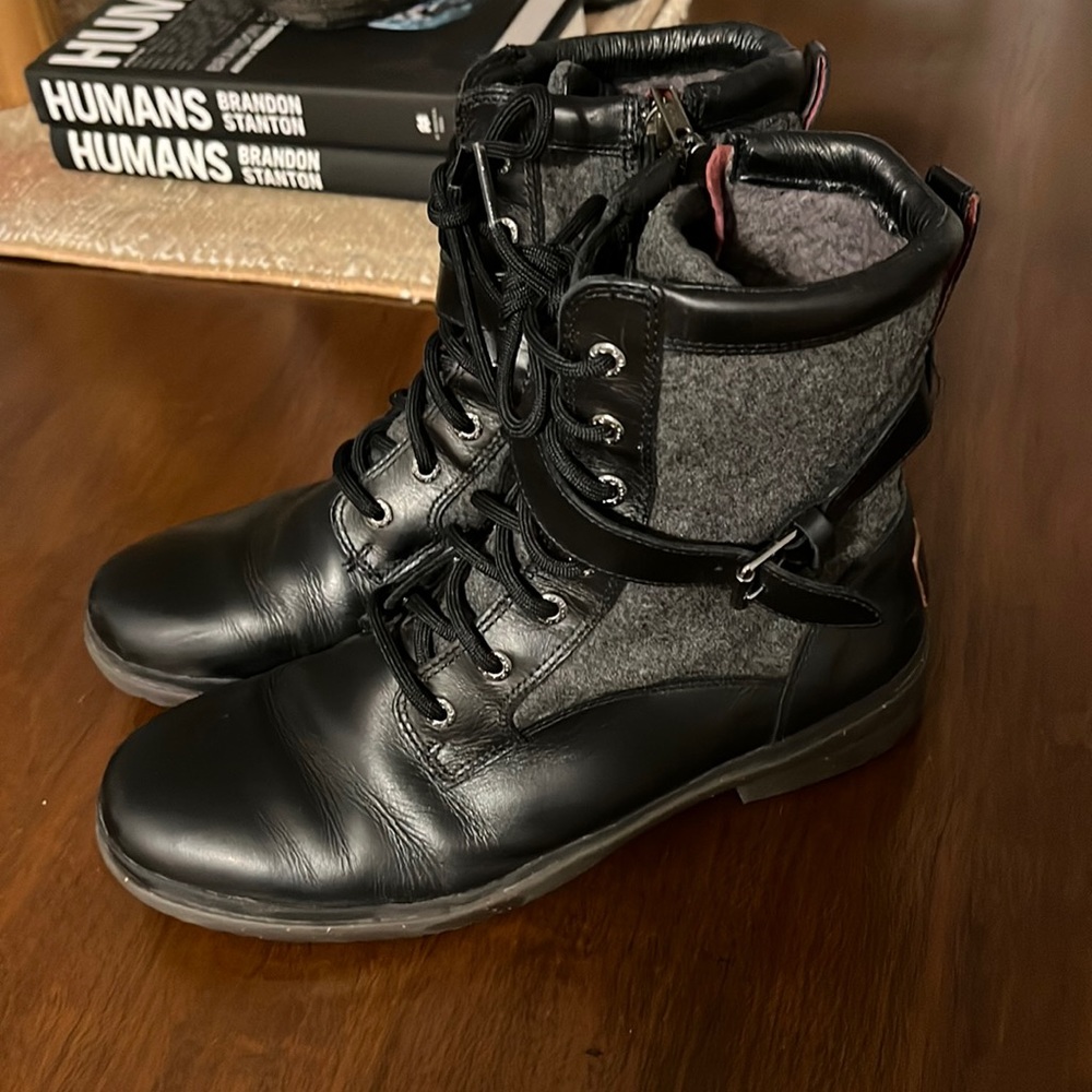 Ugg waterproof Kesey style black. Comfy, good shape. Size 10